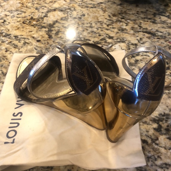 Louis Vuitton/Brown & Gold Wedges - Picture 4 of 8
